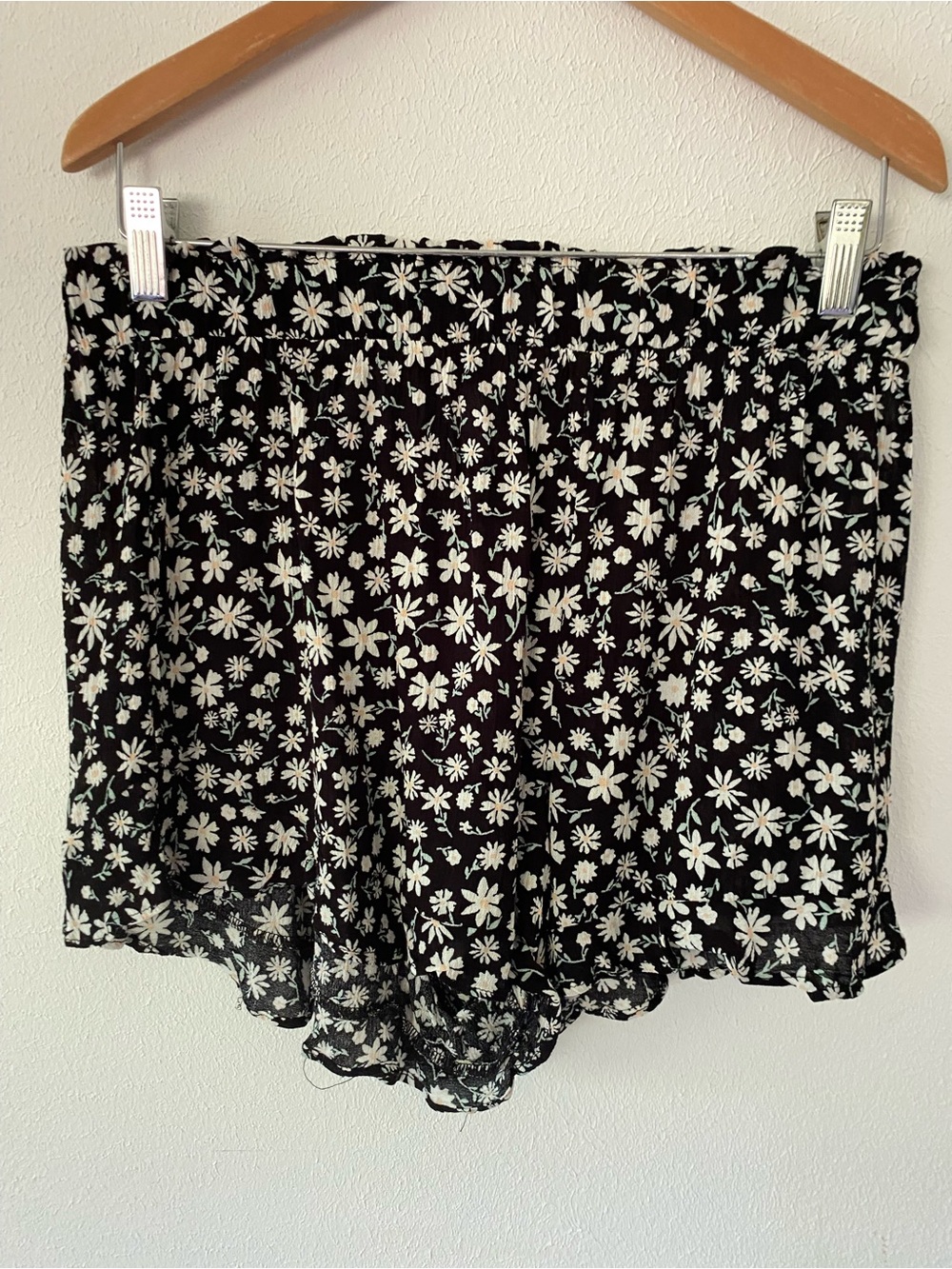 Hippie Rose Black Daisy Print Shorts